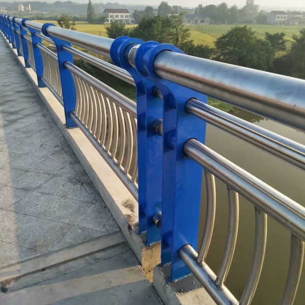 不銹鋼復(fù)合管護(hù)欄